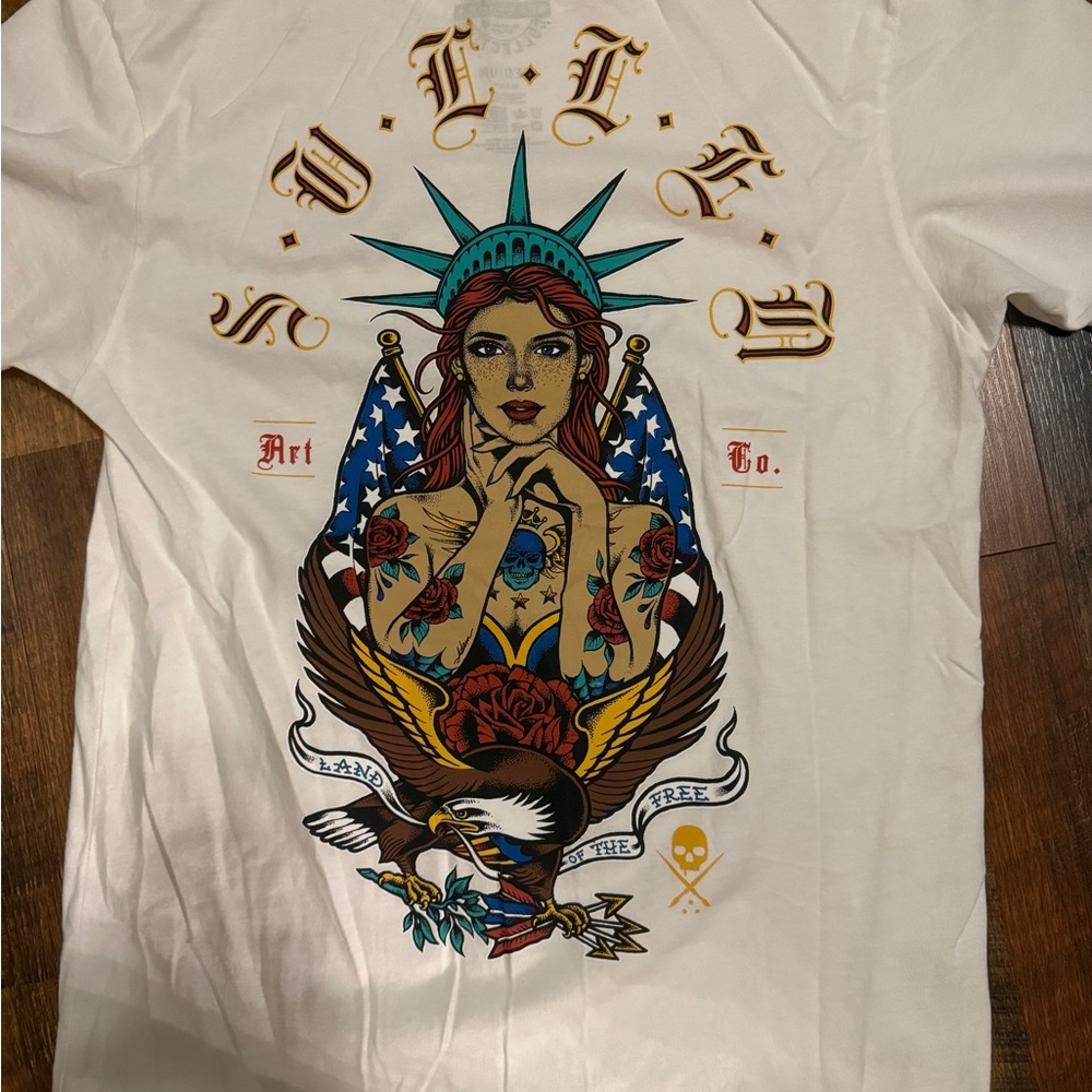Sullen Graphic Tee with Statue of Liberty Design size M